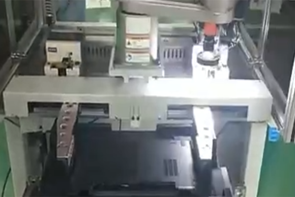 視覺(jué)引導(dǎo)機(jī)械手打螺絲