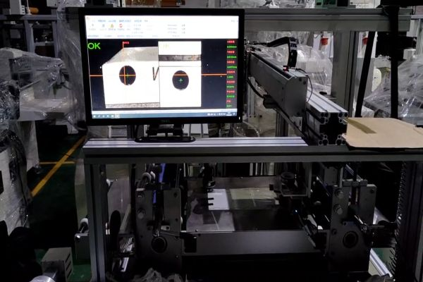 高精度視覺貼膜機(jī)應(yīng)用