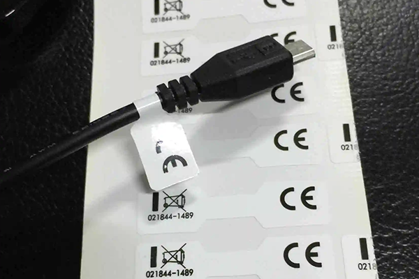 數(shù)據(jù)線材表面高速貼標應用