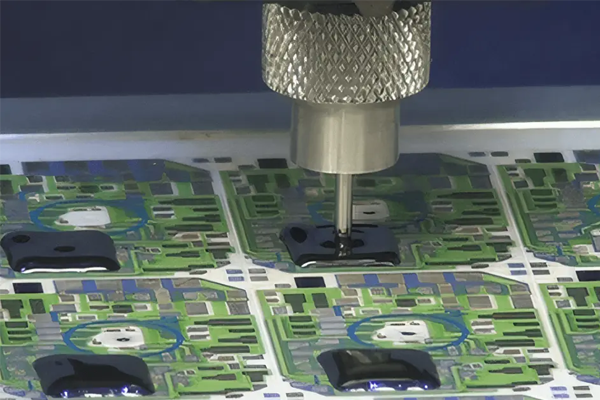 PCB視覺對位熱熔機(jī)應(yīng)用