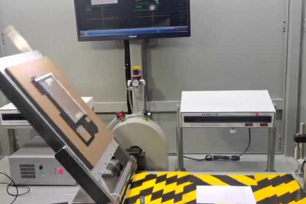 機器視覺對位網(wǎng)箱翻版覆膜應用