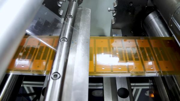 機(jī)器視覺(jué)引導(dǎo)跑臺(tái)式絲印機(jī)的應(yīng)用