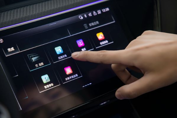 機(jī)器視覺(jué)的車(chē)載觸摸屏玻璃蓋板貼合應(yīng)用