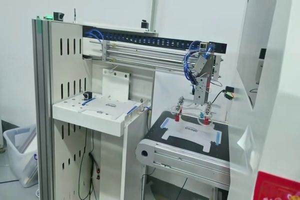 機器視覺的皮帶線貼藍膜應(yīng)用