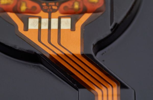 視覺對位系統(tǒng)實現(xiàn)高精度FPC貼合應(yīng)用